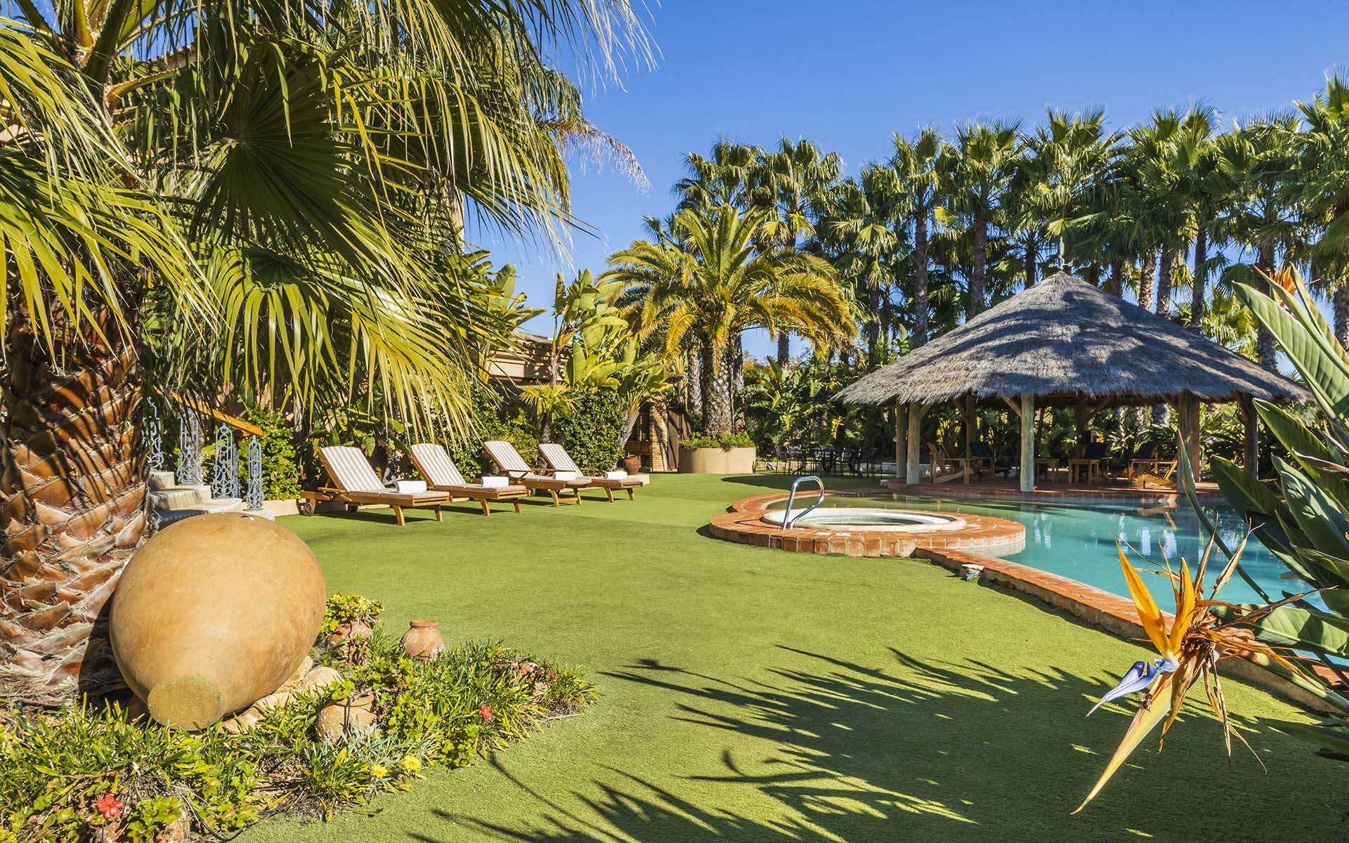 Garden maintenance for a villa in Algarve