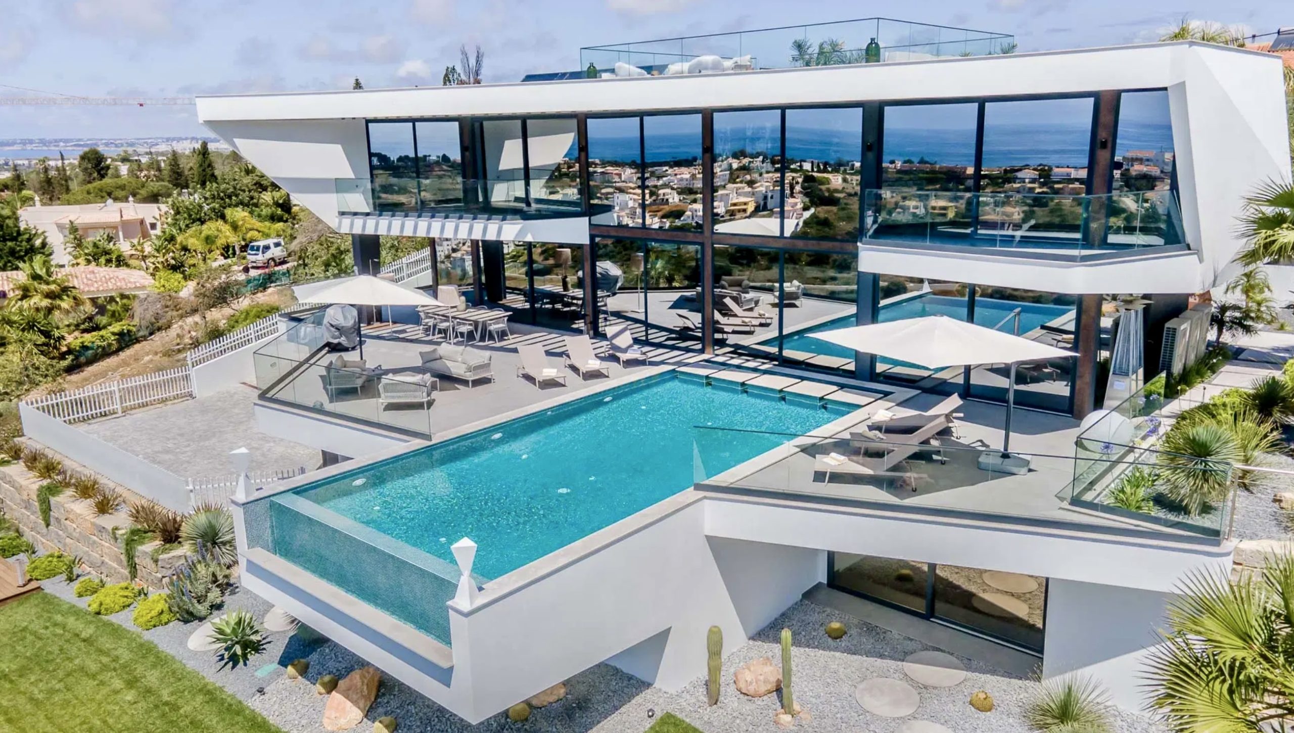 Luxury villa with pool in Albufeira