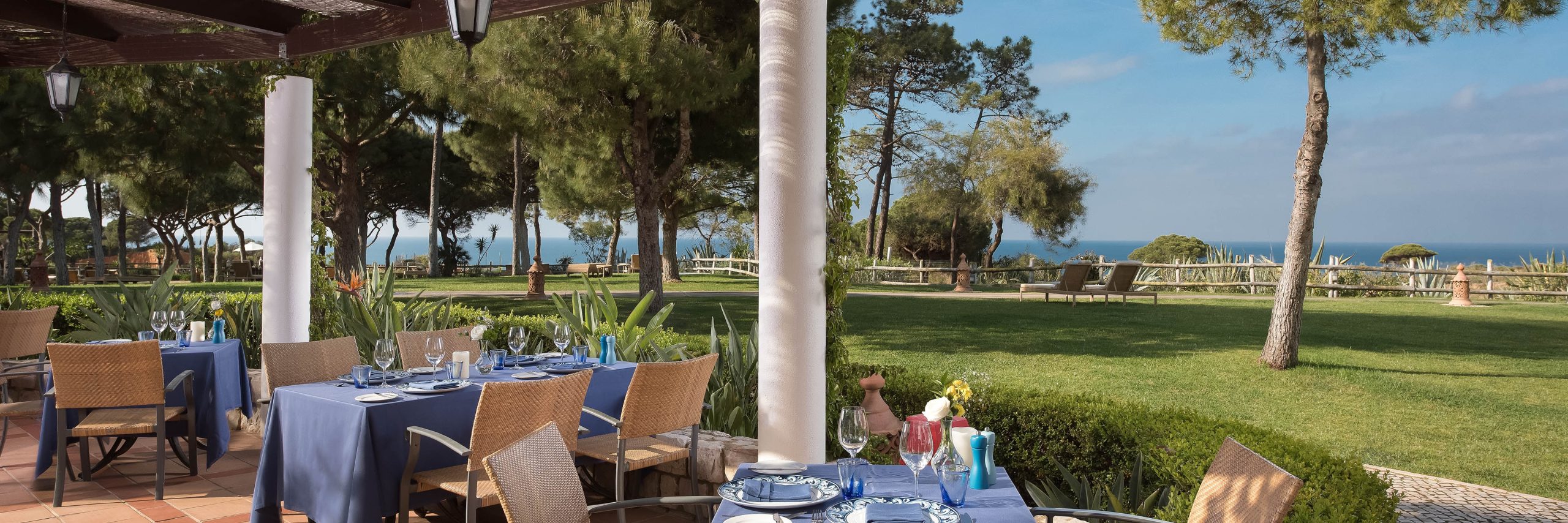 Fresh seafood restaurants in Albufeira with ocean view