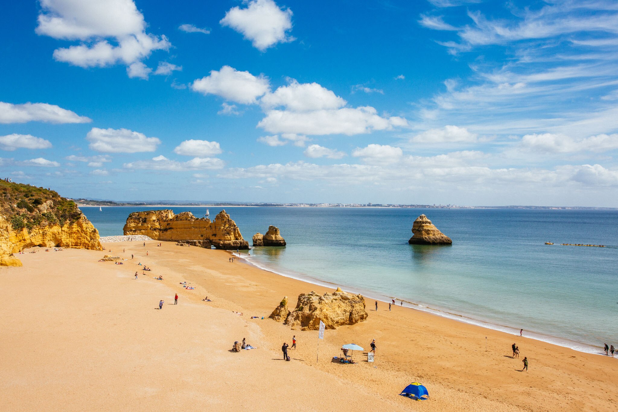 Praia Dona Ana beach in Lagos with golden cliffs