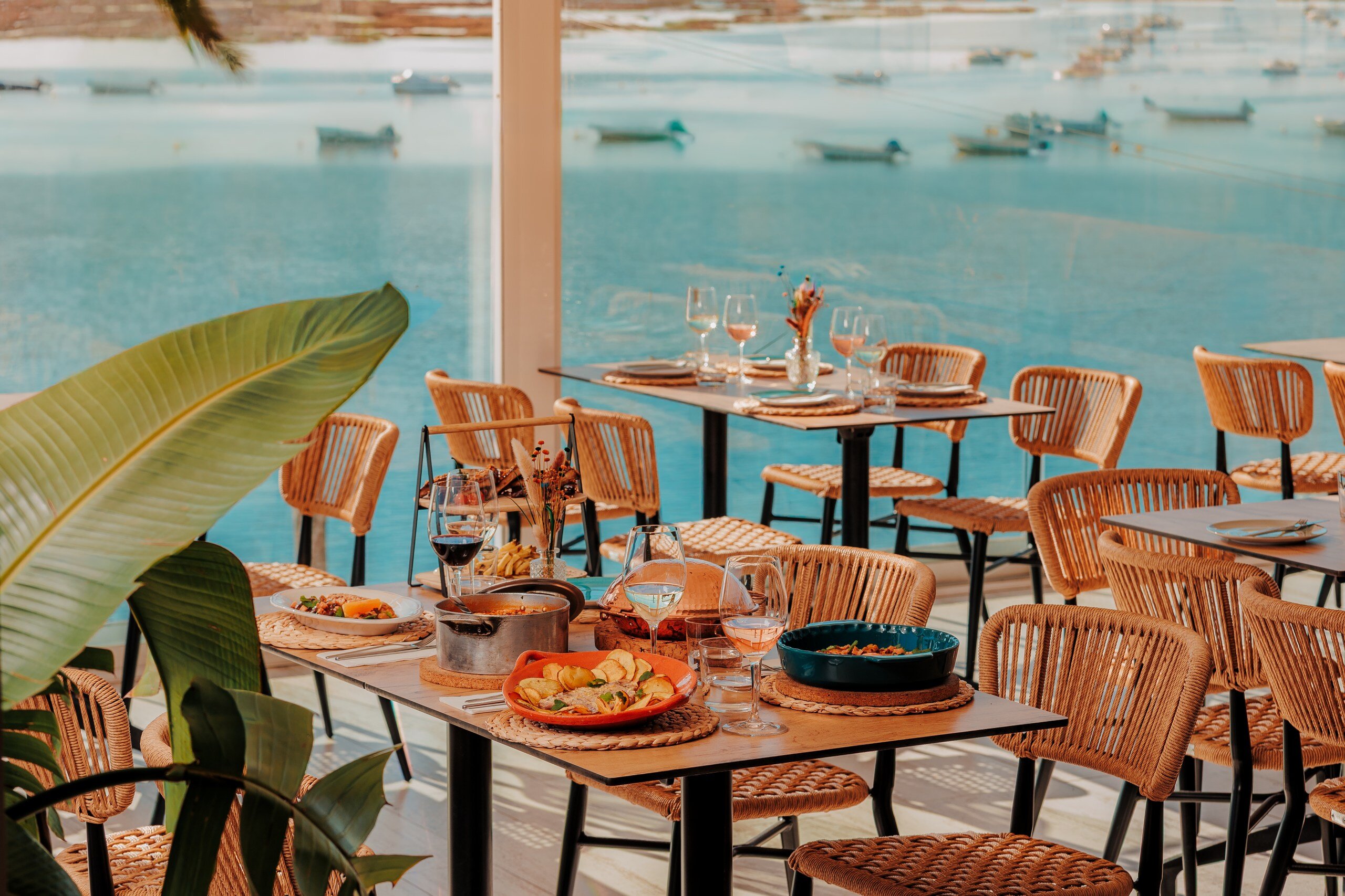Restaurants overlooking the beach in Vale do Lobo