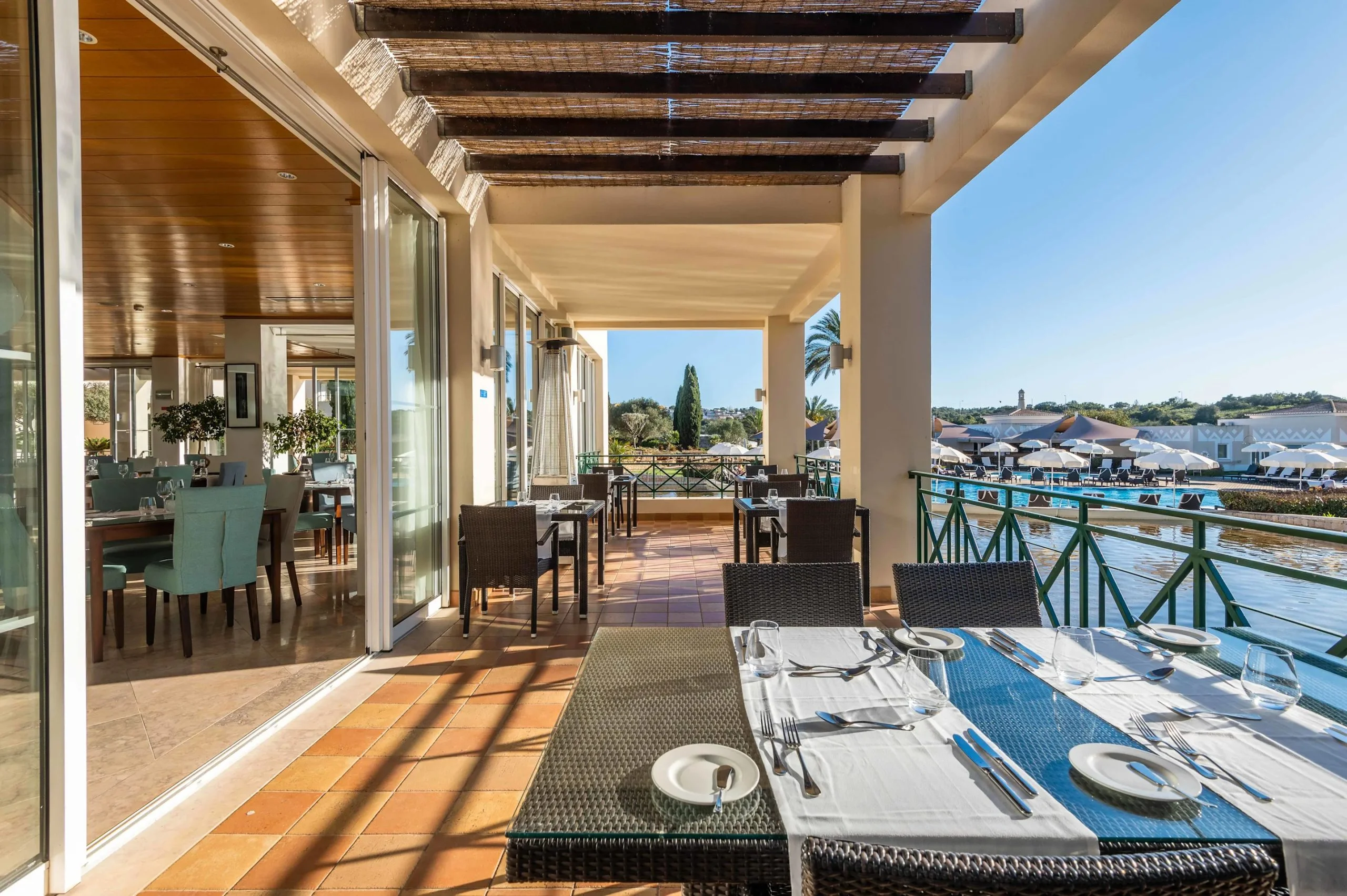 Traditional restaurants in Carvoeiro with sea views