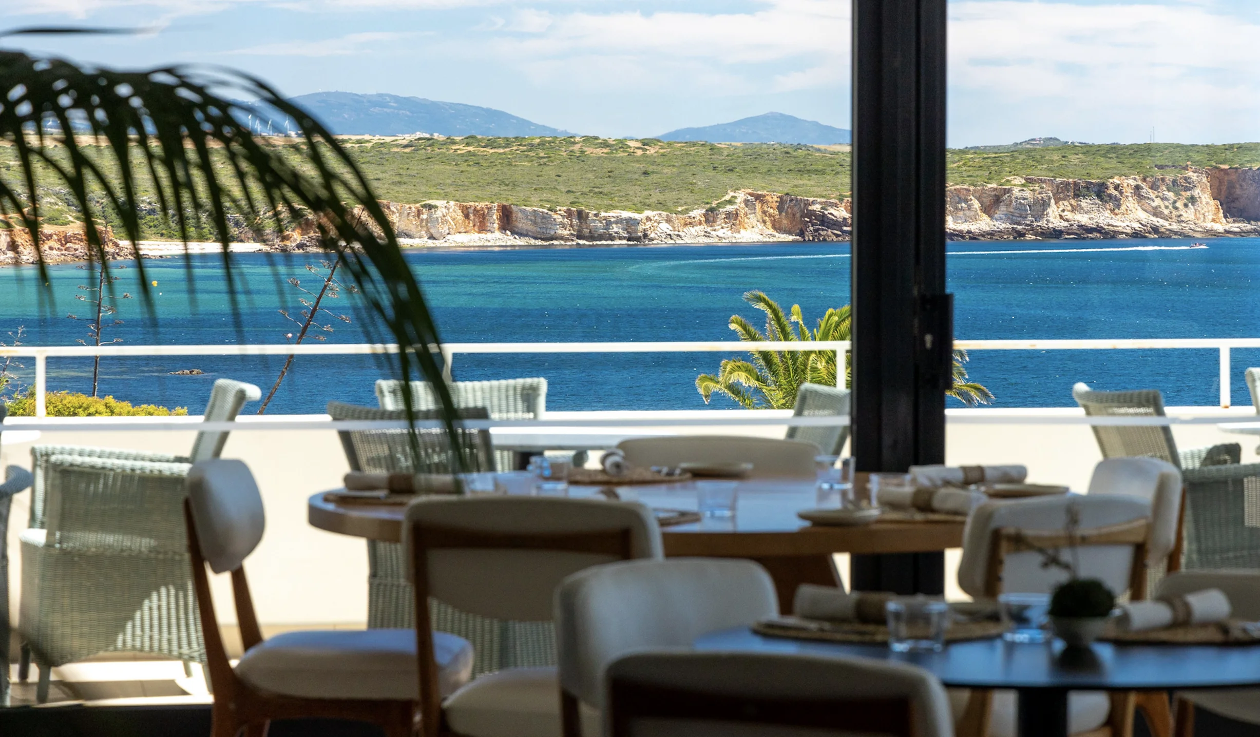 Traditional seafood restaurants in Sagres with views of the Atlantic